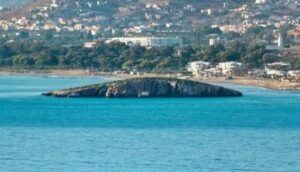 España retira su bandera de los peñones “Tierra” y “Mar” frente a las costas de Alhucemas